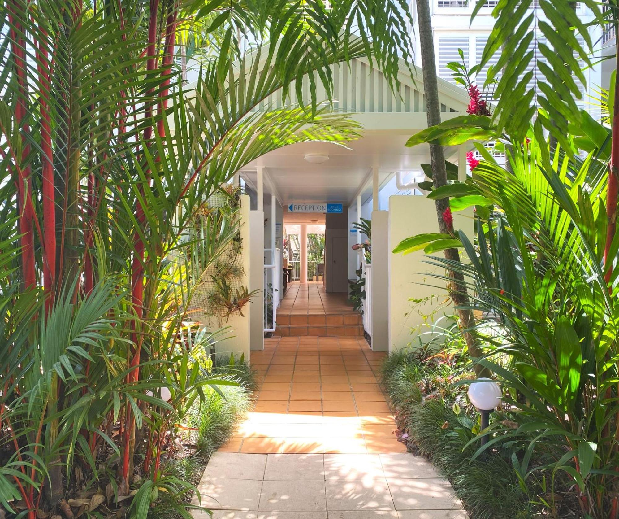 Port Douglas Apartments - Adults Only Oasis Ngoại thất bức ảnh